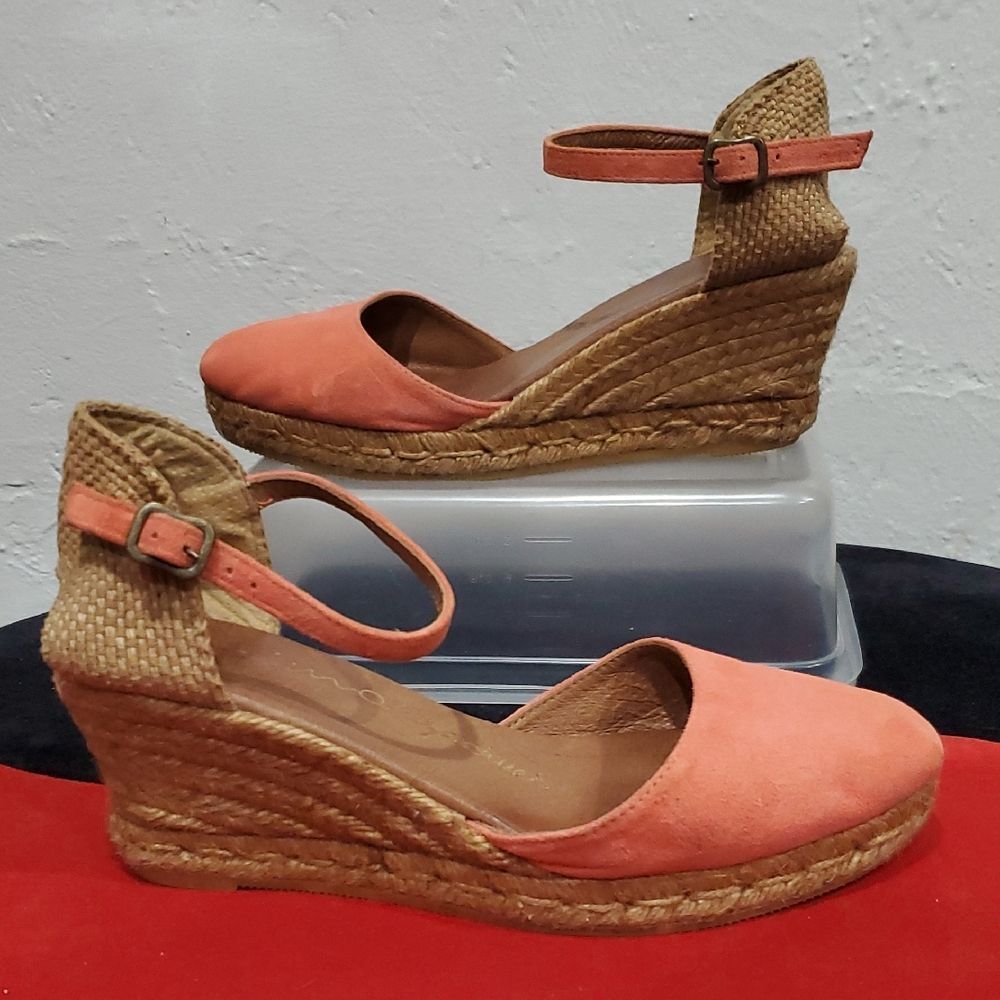 Gaimo Made In Spain Genuine Suede Espadrille Wedge In Coral Size 40 Or 9.5